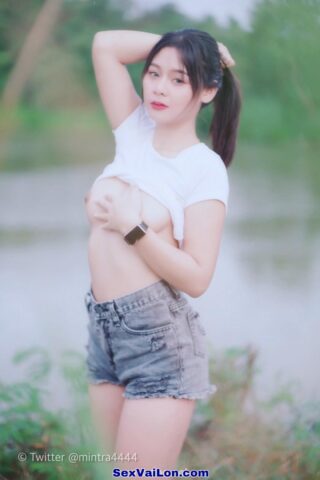 Ảnh sex gái xinh Mintra khoả thân cởi chuồng tắm sông