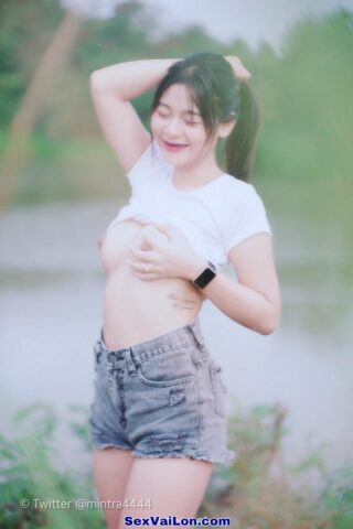 Ảnh sex gái xinh Mintra khoả thân cởi chuồng tắm sông