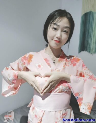 Ảnh sex em gái mình dây khoe lồn