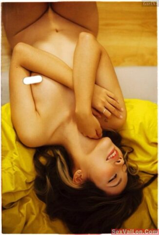 Sáng sớm dậy mà thấy nứng quá chừng