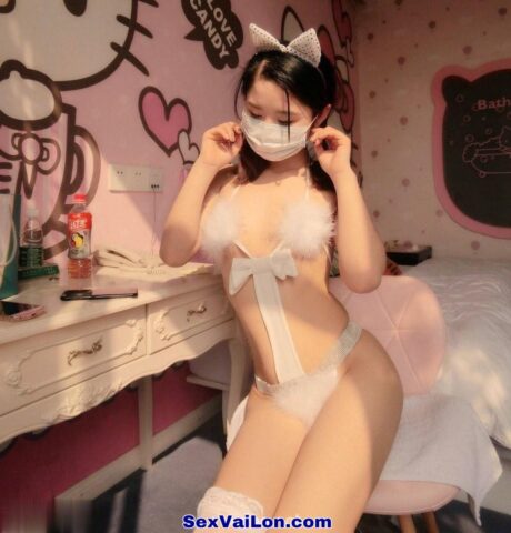 Ảnh sex gái xinh banh lồn đón nắng sớm