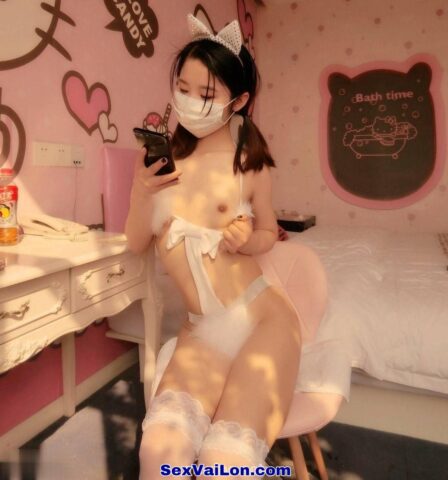 Ảnh sex gái xinh banh lồn đón nắng sớm