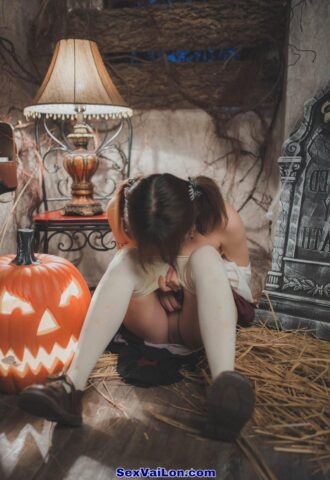 Ảnh sex Halloween gái xinh khoe vú khoe lồn
