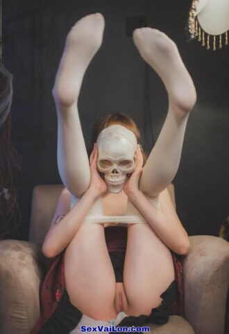 Ảnh sex Halloween gái xinh khoe vú khoe lồn