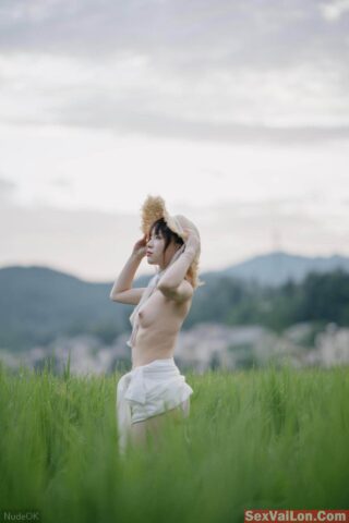 Thiếu nữ tắm tiên nơi chốn hoang vu Thiếu nữ tắm tiên nơi chốn hoang vu