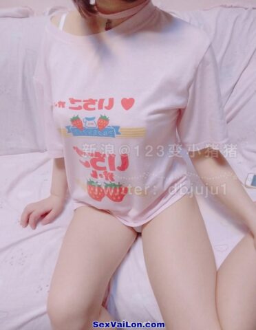 Ảnh sex em gái nằm một mình thủ dâm