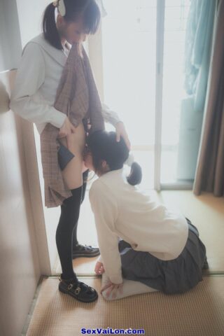 Ảnh sex les 2 em học sinh cùng nhau thủ dâm với sextoy