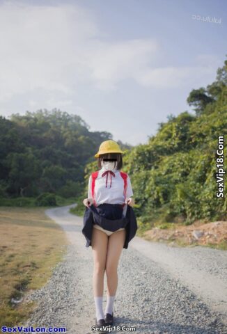 Ảnh sex em học sinh cấp 3 khỏa thân khoe hàng trên đường đi học