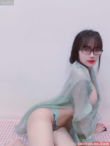 Gọi em là thánh yêu bởi vì em “thiếu anh”