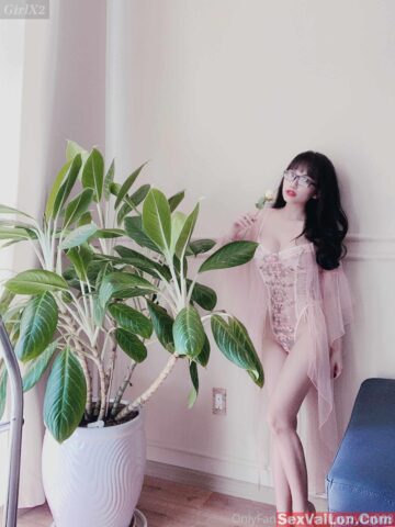 Gọi em là thánh yêu bởi vì em “thiếu anh”