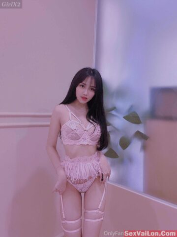 Gọi em là thánh yêu bởi vì em “thiếu anh”