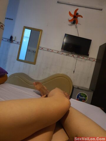 Người ta thì thích cưỡi voi còn em thích cưỡi ngựa