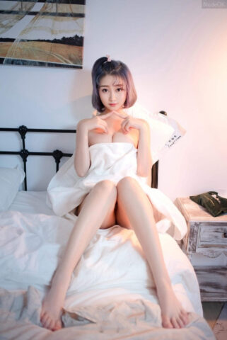 Em cũng chỉ là con gái thôi, buồn là nứng không vui cũng nứng