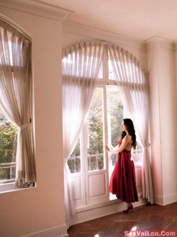Ở truồng phơi nắng cho ngực săn chắc