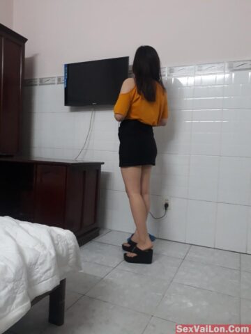Em học trò cũ giúp thầy thổi kèn