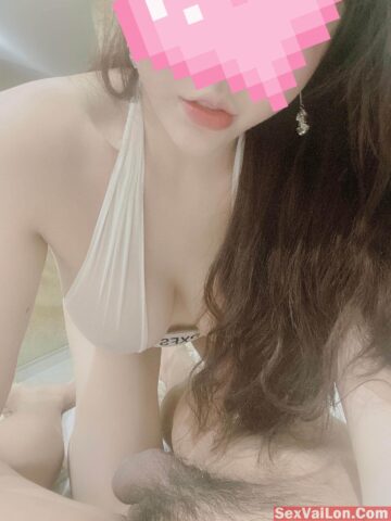 Giữa muôn vàn cám dỗ anh chỉ cần một lỗ lồn em thôi
