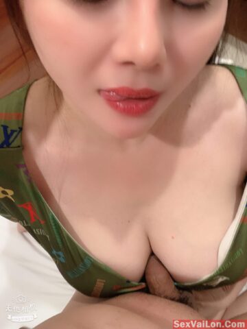 Nhờ có nắng mới thấy cầu vồng, nhờ có anh em mới sướng lồn