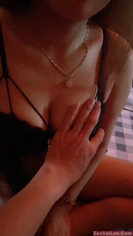 Ảnh Sex Vú Việt Nam Địt Lồn Cho Anh Sờ Ngực Em Tý Nha
