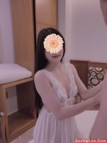 Em Hoa – Một Chiếc Lồn Không Bao Giờ Có Mùi