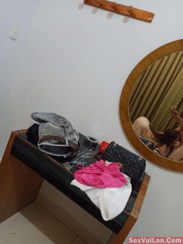 Ảnh Sex Khiêu Khích . Khi Cơn Nứng Em Bất đầu Trổi Dậy