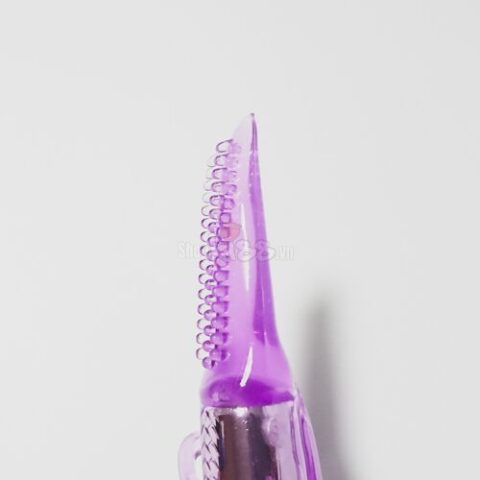Lưỡi rung mini đeo ngón tay DC22S màu hồng nhạt trong suốt với thiết kế độc đáo, bề mặt có gai mềm