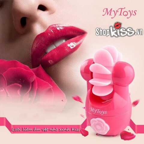 Cận cảnh máy liếm âm vật Kiss MyToys DC23F màu hồng nhỏ gọn trên nền vải mềm mại