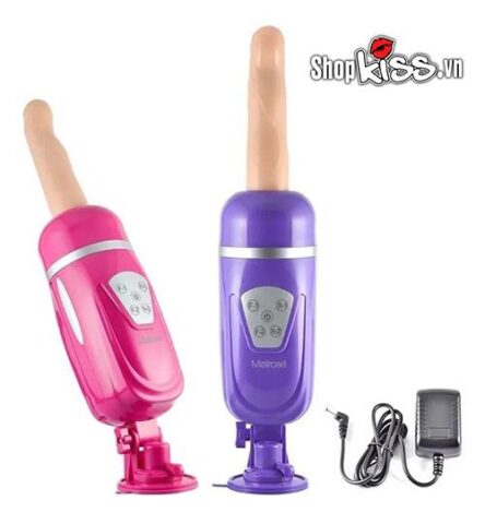Một phụ nữ đang tận hưởng khoái cảm mãnh liệt với Dương vật tự động Augus DC50A
