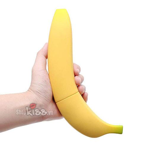 So sánh kích thước dương vật giả ngụy trang chuối Banana CHUOI1 với bàn tay phụ nữ Á Đông