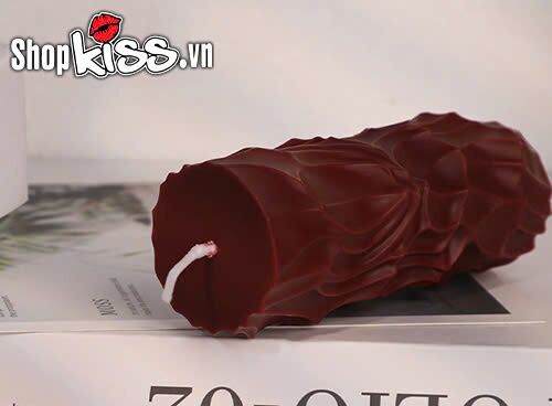 Cận cảnh nến tình dục nhiệt độ thấp Do18.net làm từ sáp đậu nành parafin an toàn cho da khi thực hiện wax play