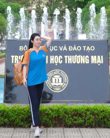 Hotgirl Lina Ngọc bạn gái Văn Thanh