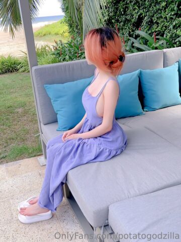 Tóc em màu đỏ, váy em màu tím còn bím em màu gì?