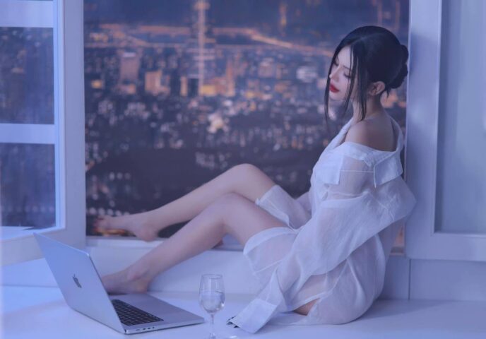 Phương Trinh hững hờ chụp ảnh sex