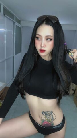 Cùng ngắm cơ thể của Vy Merino nhé