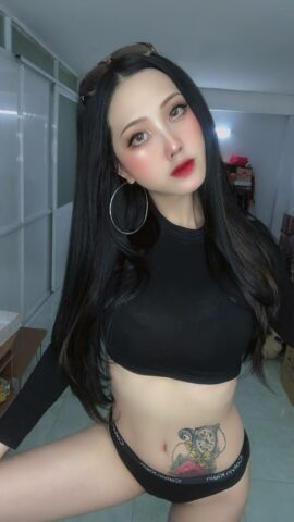 Cùng ngắm cơ thể của Vy Merino nhé