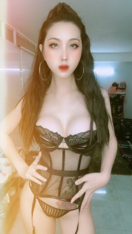 Cùng ngắm cơ thể của Vy Merino nhé