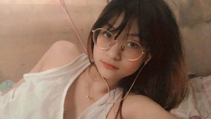 Kính cận dễ thương
