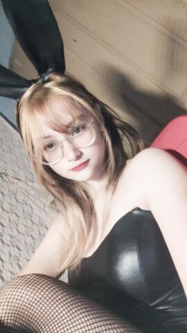 Kính cận dễ thương