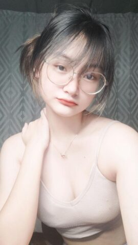 Kính cận dễ thương