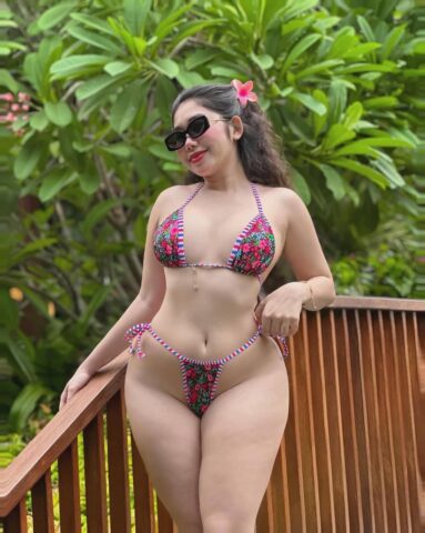 Gái xinh Việt Nam khoe vòng 3 siêu khủng