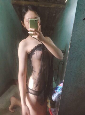 Đồ ren đen chụp ảnh ngày chủ nhật