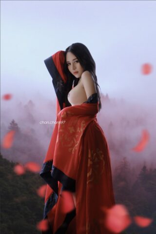Ảnh Chanchan97 sexy trong bộ lụa ngủ đỏ