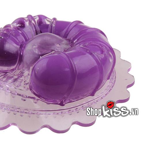 Cận cảnh chất liệu silicone mềm dẻo màu tím của dụng cụ mát xa nhũ hoa DC67M.