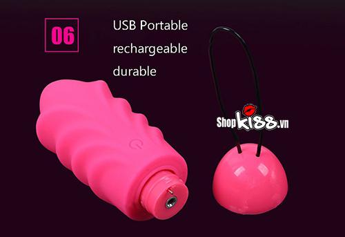 Cận cảnh cổng sạc USB tiện lợi trên thân trứng rung Yeain Sakura EG06A