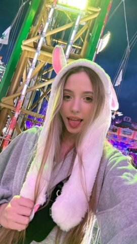 Ảnh Sex Gái Teen 18 Tuổi Charming blonde teen Katya Sun takes numerous self shots in SFW mode Charming blonde teen Katya Sun takes numerous self shots in SFW mode