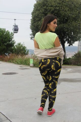 10915687_013_c15c Foxy Valentina Nappi teasing with her big booty on vacation in Barcelona