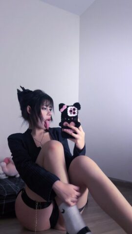 Cô nàng tóc nâu quyến rũ Daniella VIP lè lưỡi khi chụp ảnh tự sướng. Cô nàng tóc nâu quyến rũ Daniella VIP lè lưỡi khi chụp ảnh tự sướng.