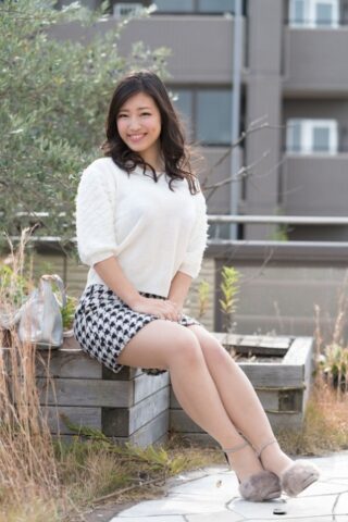 17517562_003_31df Asian girl Chiaki Hidaka gets treated to a small vibrator & a rough dicking