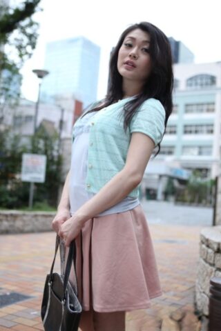 87151248_006_dc14 Japanese MILF Kyoko Nakajima heads indoors to get bare naked